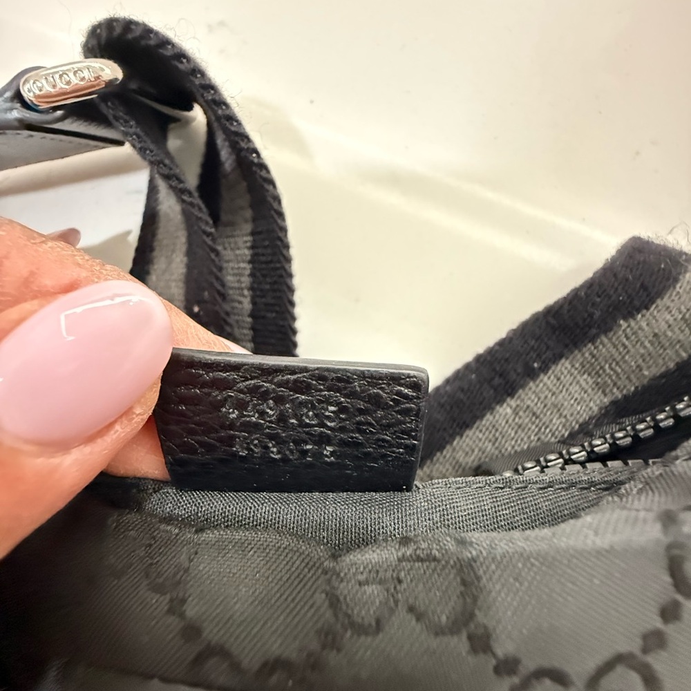 Gucci Authentic Black Monogram Messenger Bag - Picture 5 of 8